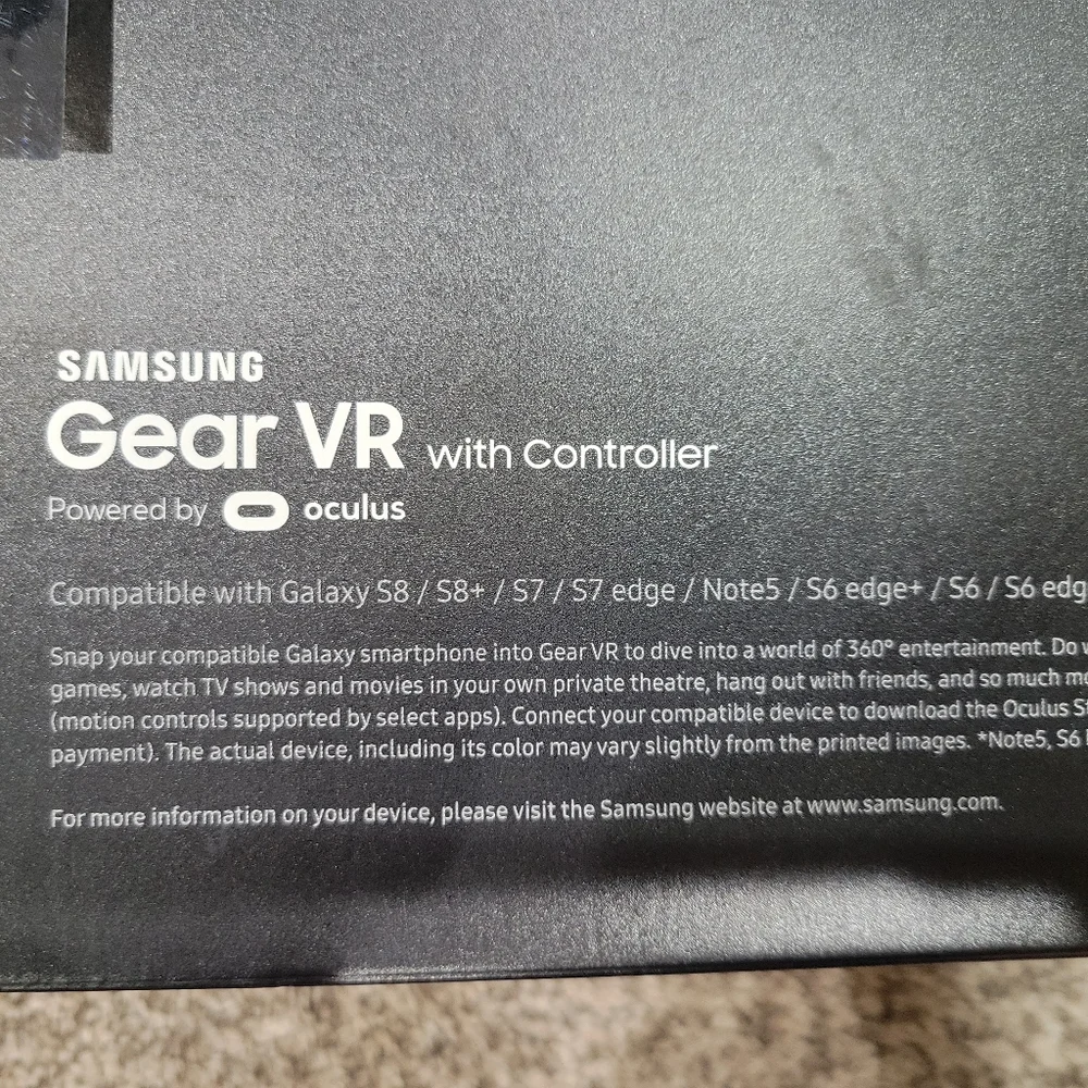 New! Samsung Gear VR With Controller